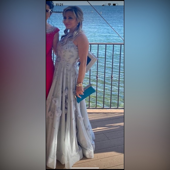 Gorgeous evening gown! - Picture 3 of 4